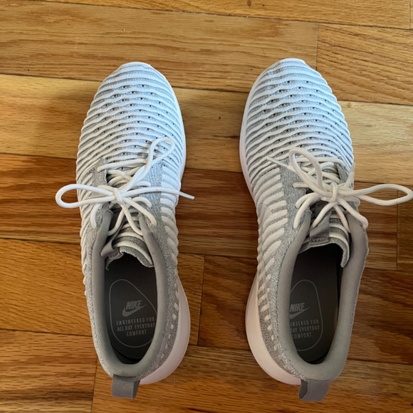 Nike Roshe Two Flyknit Women’s Size 10 Sneakers - Picture 3 of 6